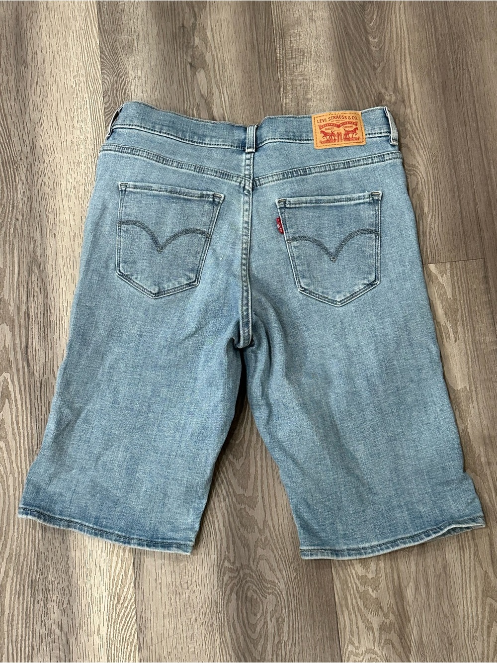 Levi’s Bermuda Shorts women’s size 27 light blue